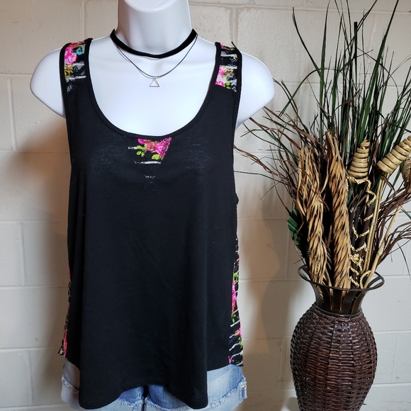 Jennifer Moore, Jenni, Tank - Picture 1 of 5